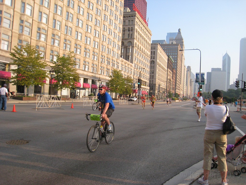Chicago Rock N Roll 2010 0445.jpg - The Chicago Rock 'N Roll Half Marathon was held on August 1, 2010. A beautiful day, but hot, and a lousy race.